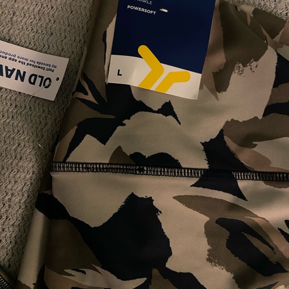 Old Navy Floral Camouflage Leggings - Picture 2 of 2